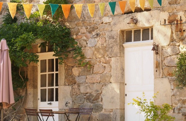 Charming stone furnished, tastefully decorated, close to the swimmable river