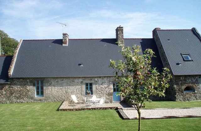 Charming Stone Cottage with Garden, Near Beach, WiFi, Bikes, BBQ, All Inclusive