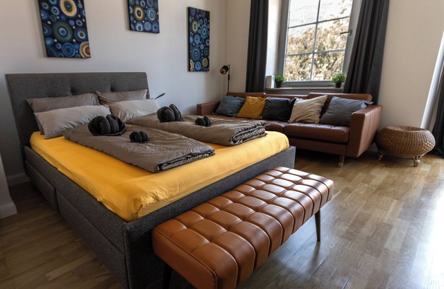 Charming studio with AC, balcony and view of the Castle - Walk to Everything.