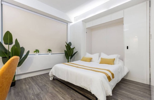 Charming Studio with Rooftop Views near University