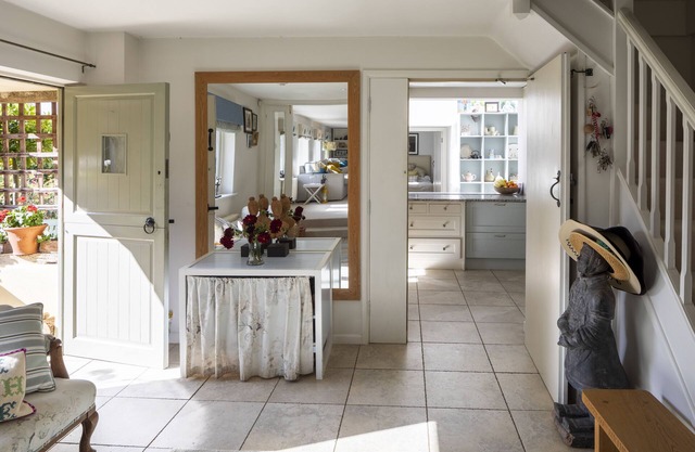 Charming thatched cottage and gardens