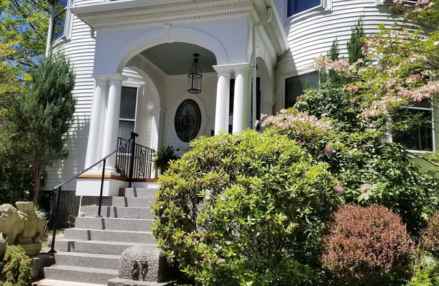 Charming Tree Top Victorian - Two Bedroom Retreat