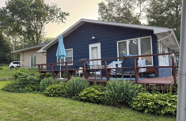 Charming updated house with lake view in Clear Lake.