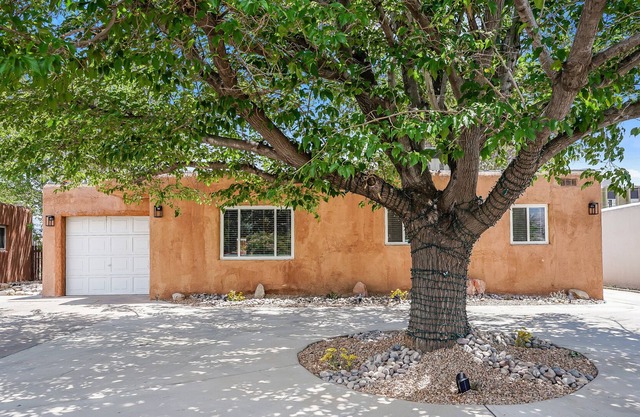 Charming Uptown 3 Bedroom with a beautiful patio.