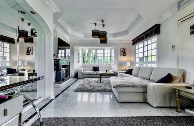 Charming Villa behind Puerto Banus, pool & pub, no need for a car, ultra central