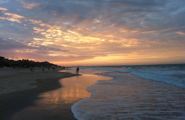 Charming villa in tropical garden 5 minutes walk to town centre and beach, Wi-Fi