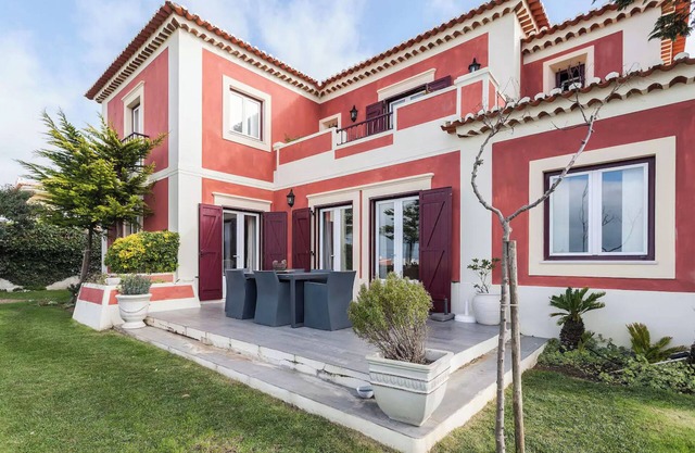 Charming Villa in Praia das Maçãs