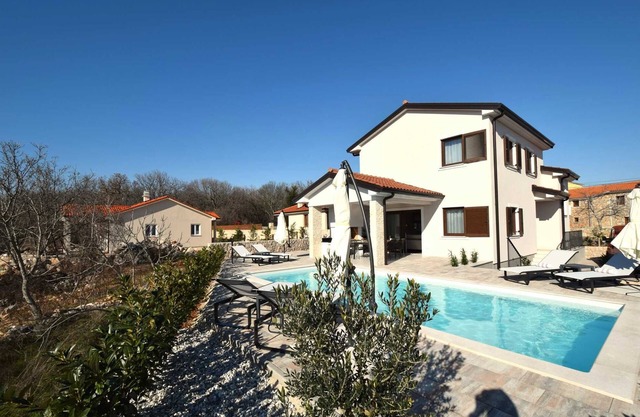 Charming Villa Navis with private pool