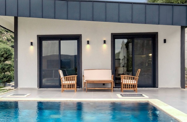 Charming Villa w Pool, Garden in Guzelbahce Izmir