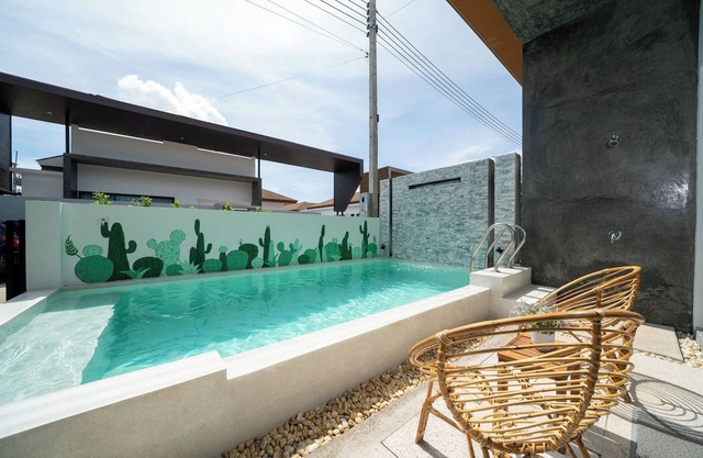 Charming villa with 2 bedrooms and WiFi, AC in tranquil Tambon Chalong