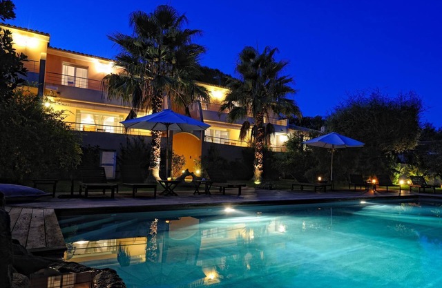 Charming * villa with heated pool, near town center