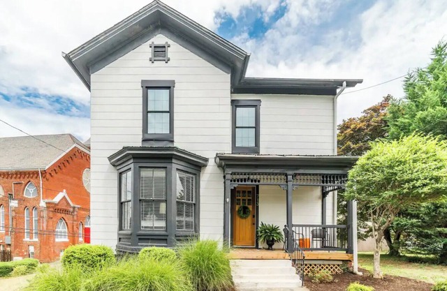 Charming Walkable Downtown Getaway w/Coffee Bar!