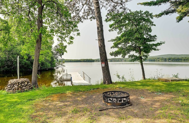 Charming Wausau Cottage: On-site Lake Access!