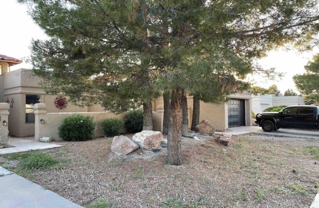 Cheerful 2-bedroom home located on the east side.