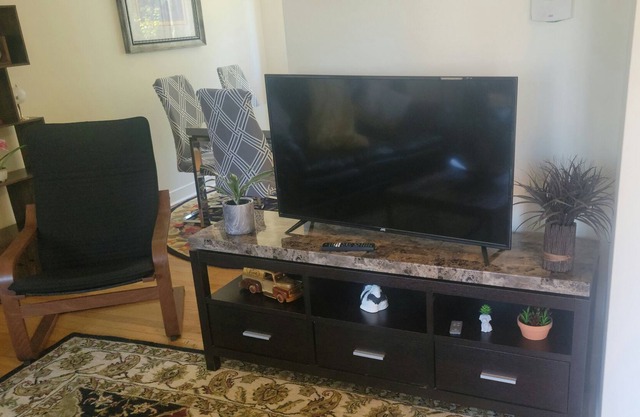 Cheerful 4 bedroom house sleep 8