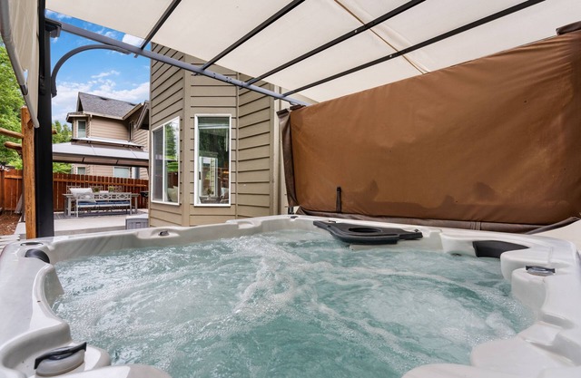 Cheerful Pet friendly Hot tub home located in Springer Estates.