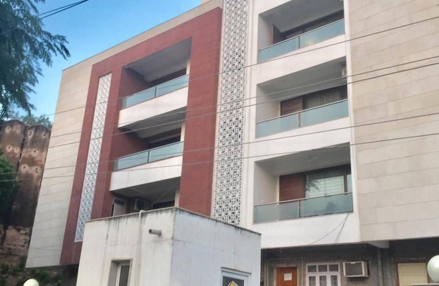 Cheerful, Spacious Private Apt in ★ location