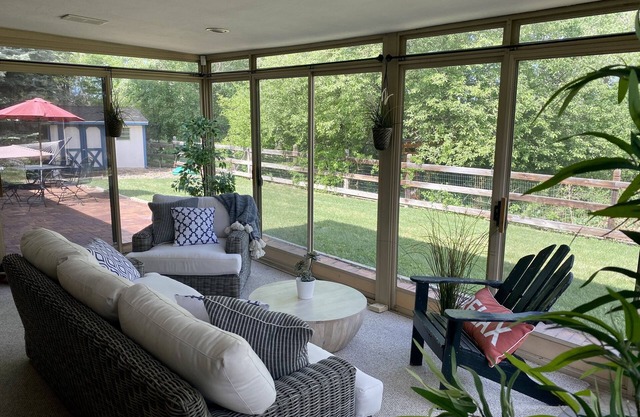 Cheerful three bedroom with stunning sunroom!