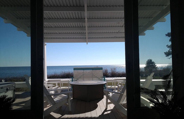 Chesapeake Bay and Lakefront home with Private Beach