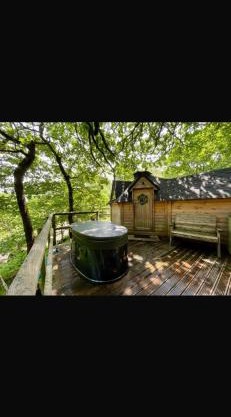 Chestnut Tree House with Hot tub & Sauna