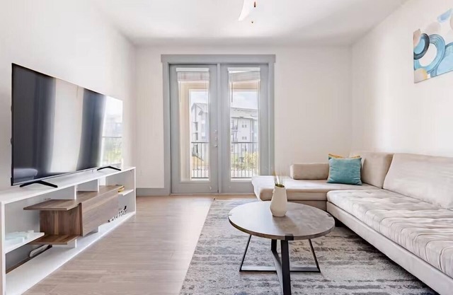 Chic 1-bedroom apartment with washer and dryer in amazing Austin