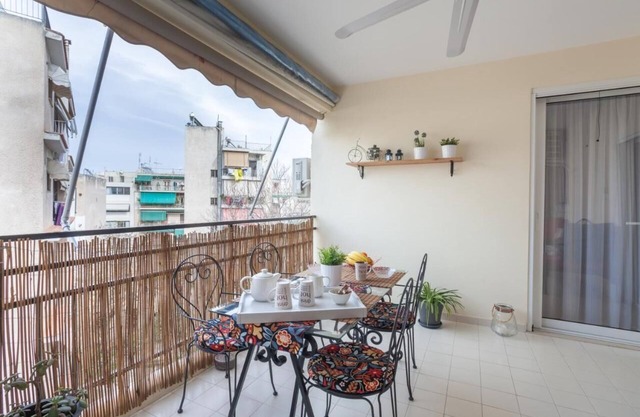 Chic 2-bedroom apartment with AC, WiFi in vibrant Athina
