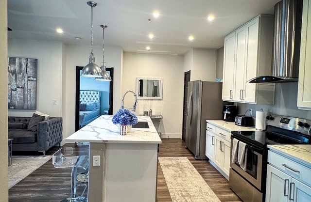 Chic 2-bedroom with AC and WiFi in peaceful Henderson