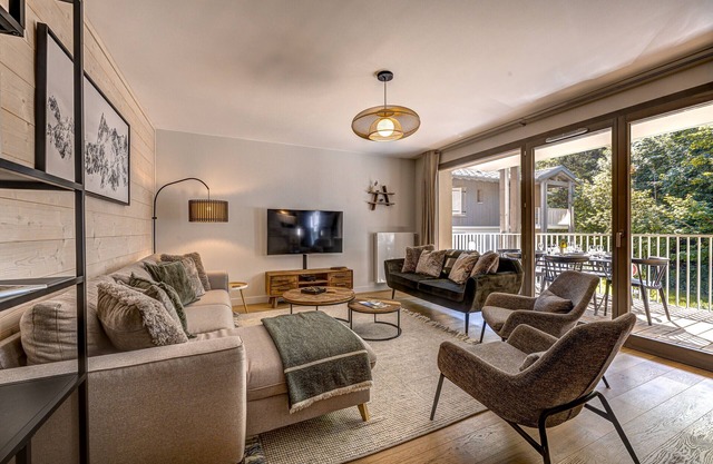 Chic Apartment with Balcony near Chamonix Centre