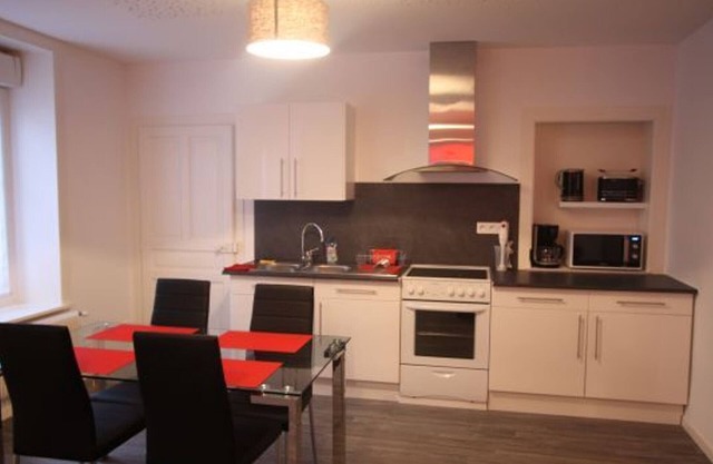 Chic Apartment in Epinal, Near Palace Cinema & Shopping, Sleeps 4