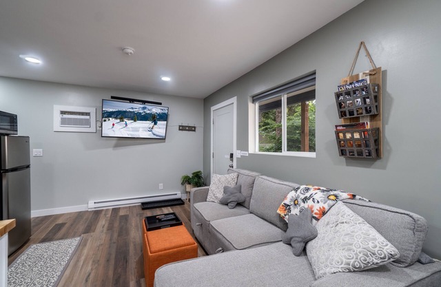 Chic Downtown Loveland Cottage- Close to Rocky Mountain National Park!