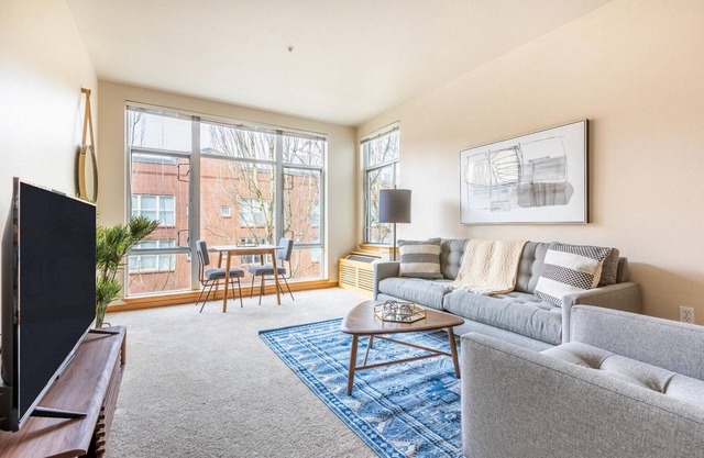 Chic Hillsboro Studio, by Blueground