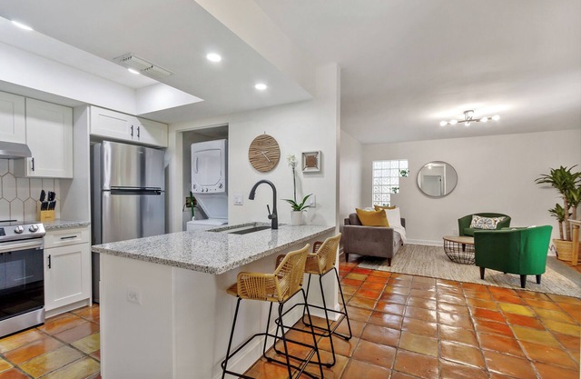 Chic Hyde Park Condo - 2 bed, 2 bath - 5 min to Shops, Bayshore & Amalie