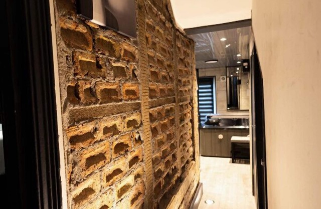 Chic London Studio w/Jacuzzi - Cozy Haven