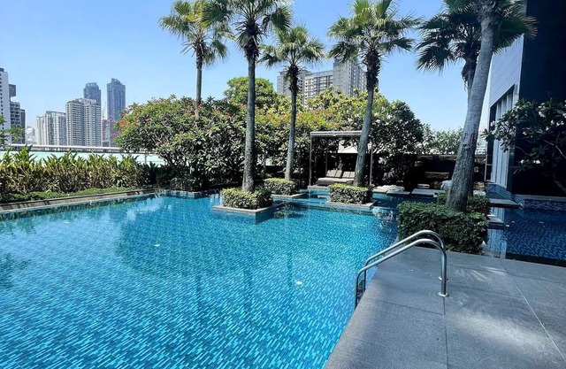 Chic Luxury Retreat in Asoke, Bangkok