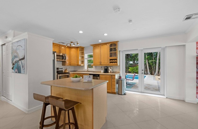 Chic Miami Mid Century Home-1mi to Nightlife