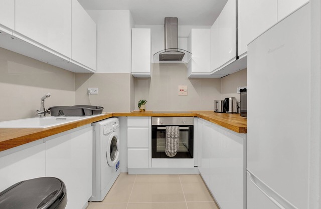 Chic One Bed Apartment near Queens Quay by MySquare