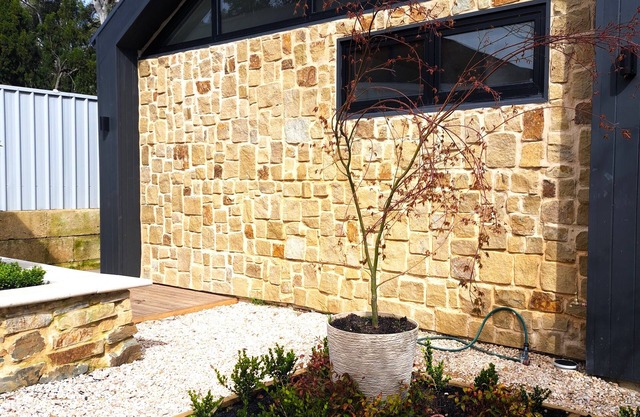 Chic studio in lovely Woodside Adelaide Hills with AC, WiFi, Fireplace and Bath