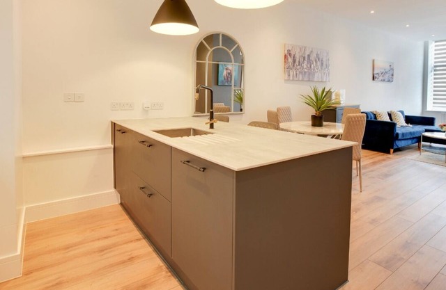 Chic & Stylish 1BR City Centre Nr Cliffs Pavillion by Luxiety Stays