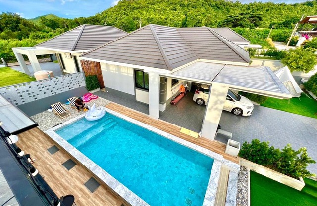 Chill at Hill Pool Villa Sattahip