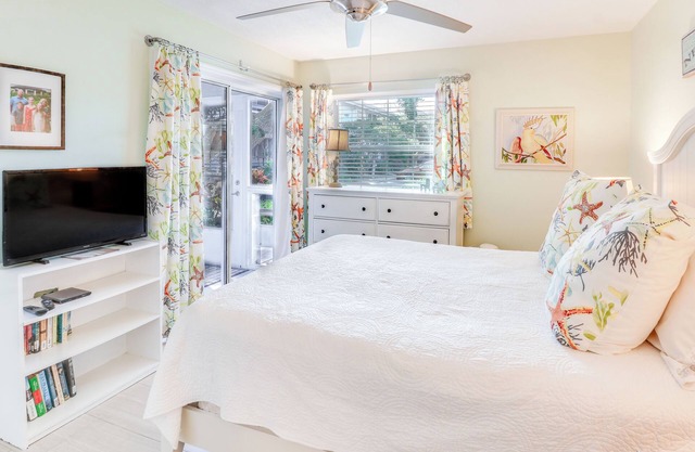 Chill by the Sea | Stylish 2BR Retreat in Sea Woods