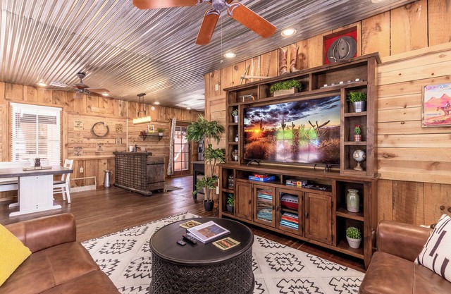 China Mary Inn: "China Mary's" House right on Historic Allen St in Tombstone