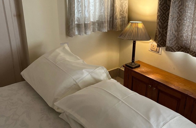 Chitravati Suite: Comfortable Western Style Apartment for Solo Travellers