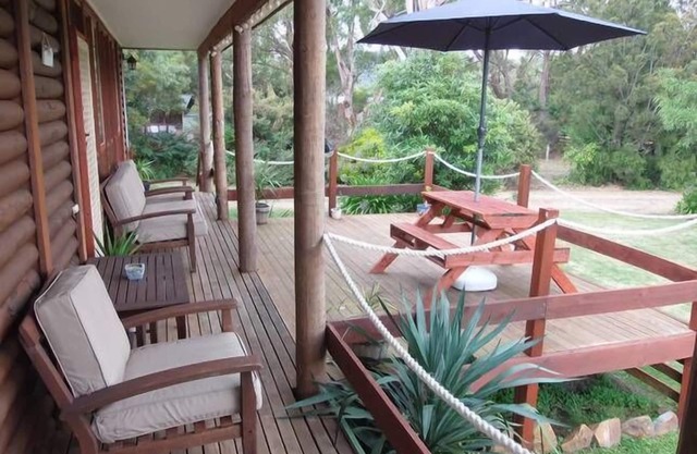 Chloe's Cabin - White Beach