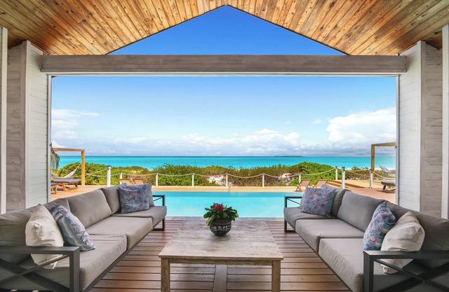 ✨CHRISTMAS SPECIAL! ✨Oceanfront 5BR Luxury Villa with Infinity Pool & Hammocks!