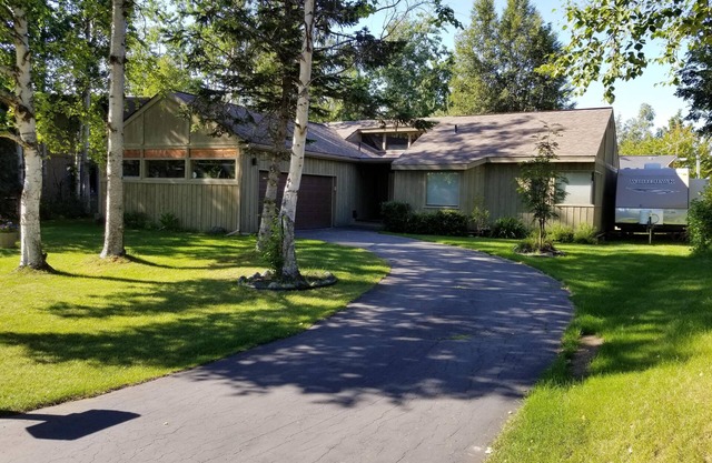 Chugach Foothills Chalet - a charming, quiet east Anchorage retreat!