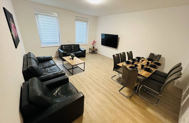 City Apartment 3 Bedrooms 8 Beds Kitchen