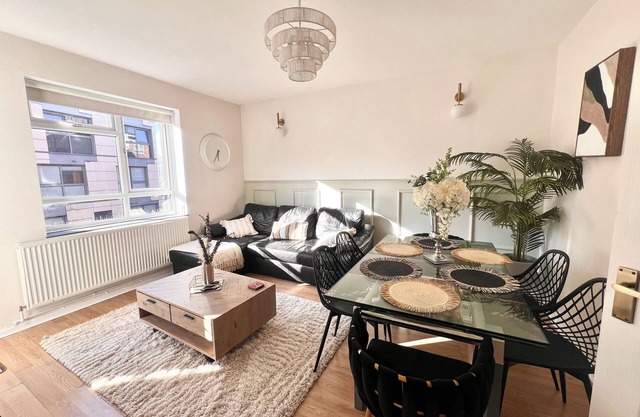 City Centre 3 Bed Apartment 6 mins tube to Tower of London