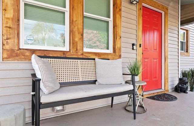 ClarkeHouseAthens-Walk to EVERYTHING⚡️UGA⚡️Sanford⚡️Downtown-Sleeps 8-GUEST FAV