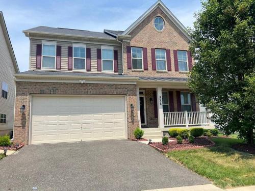 Classic 6Bed,3.5Bath at the heart of Lanham next door to DC. Maryland