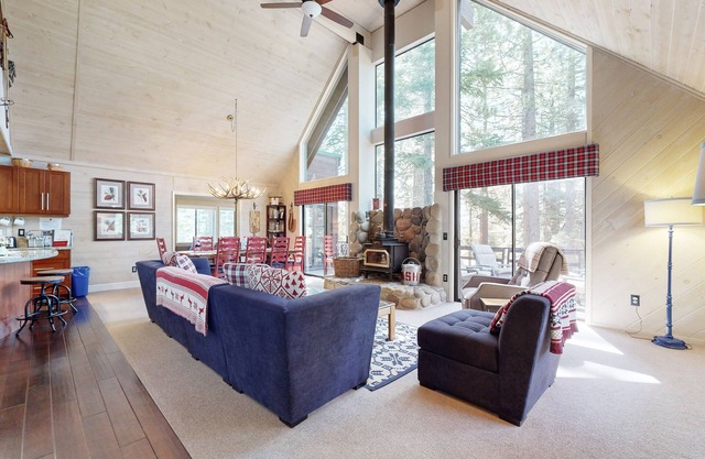 Classic cabin comfort in the pines – well-equipped and family approved!